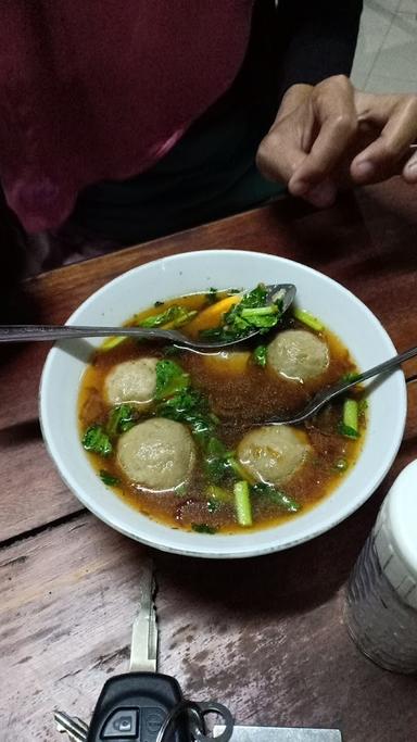 https://horego-prod-outlets-photos.s3.ap-southeast-3.amazonaws.com/horego.com/salam/restaurant/bakso-soto-pak-tejo-cabang-semen/review/thumbnail/af1qippt_dwyrgtu0ppiumuiacebk_cismhlkazhho9i.jpg