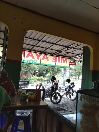 https://horego-prod-outlets-photos.s3.ap-southeast-3.amazonaws.com/horego.com/salam/restaurant/mie-ayam-dan-bakso-ngudi-rahayu-krakitan/review/thumbnail/af1qippbq5be6bhzxkhnnhkc0dur3hc7rba7v0jefyby.jpg