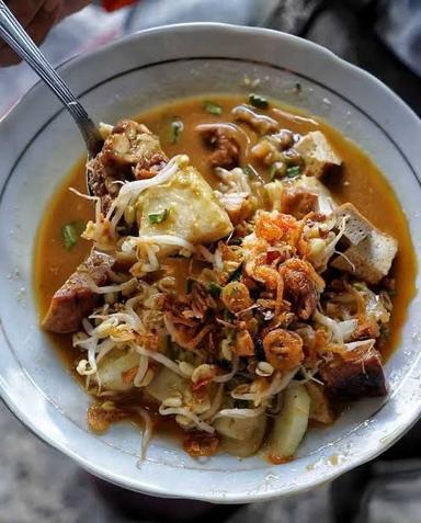 https://horego-prod-outlets-photos.s3.ap-southeast-3.amazonaws.com/horego.com/salam/restaurant/warung-kupat-tahu-pak-kawit-gemampang/review/thumbnail/af1qipnfd5hlqv5fxyq6a02qg3xxoewd2xq9jydsio51.jpg