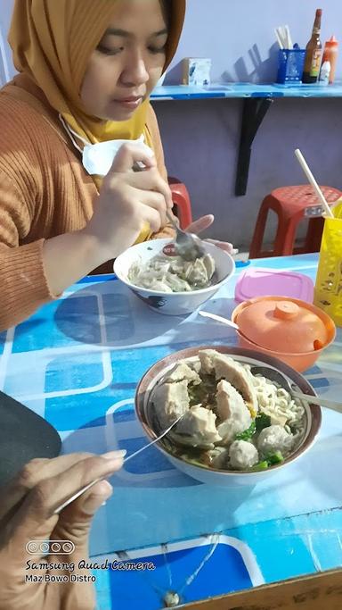 https://horego-prod-outlets-photos.s3.ap-southeast-3.amazonaws.com/horego.com/salaman/restaurant/bakso-mie-ayam-mas-boy/review/thumbnail/af1qipnqvbnxfvytavfnlxwairdfxgsdpdtu9xmwmxeq.jpg