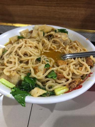 https://horego-prod-outlets-photos.s3.ap-southeast-3.amazonaws.com/horego.com/sambikerep/restaurant/mie-ayam-dan-bakso-solo-asli-zebra-/review/thumbnail/af1qipogtbmmgu09j7tgtcsi8fjjjuzwvjfwnanebuh4.jpg