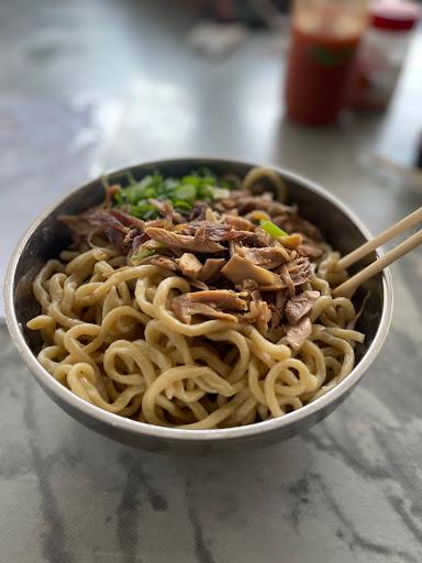 https://horego-prod-outlets-photos.s3.ap-southeast-3.amazonaws.com/horego.com/sawah-besar/chinese-restaurant/bakmi-singapur/review/thumbnail/af1qippe6j4wset87n-k2zvi-iyryizsn2fzqnpav2gz.jpg