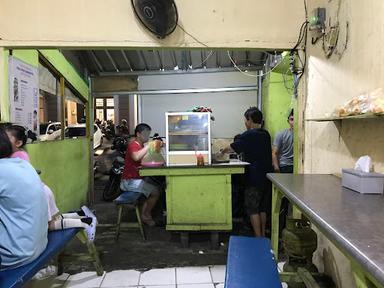 https://horego-prod-outlets-photos.s3.ap-southeast-3.amazonaws.com/horego.com/sawah-besar/restaurant/soto-madura-pak-hadi-surabaya/review/thumbnail/af1qipp2srgzehsffc0u7mkp_ygdgwvs4wybr8d1dngq.jpg