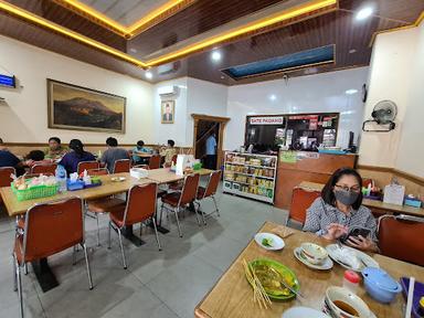 https://horego-prod-outlets-photos.s3.ap-southeast-3.amazonaws.com/horego.com/sawah-besar/restaurant/soto-padang-h-st-mangkuto-pintu-air-raya/review/thumbnail/af1qipmtk7gyyu6mb4p91hhupt-hiuzz-mlsopahbt8v.jpg