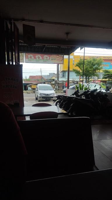 https://horego-prod-outlets-photos.s3.ap-southeast-3.amazonaws.com/horego.com/seberang-ulu-i/restaurant/rocket-chicken-kertapati/review/thumbnail/af1qipncqxcp3ybf4exxddloyu3stedl9w_sshnl1o2d.jpg