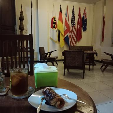 https://horego-prod-outlets-photos.s3.ap-southeast-3.amazonaws.com/horego.com/semarang-selatan/cafe/habitat-cafe/review/thumbnail/af1qipn0nnwzegvrc1vwcezxdmgoftnzctafa0xvkjwx.jpg