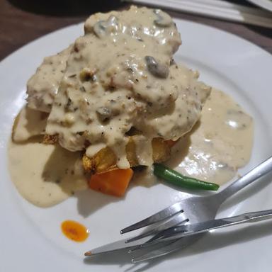 https://horego-prod-outlets-photos.s3.ap-southeast-3.amazonaws.com/horego.com/semarang-selatan/restaurant/adi-s-culinary-pleburan/review/thumbnail/af1qipmzfw1eru1di1guuyrlep2hnkq6exw_uidibcru.jpg