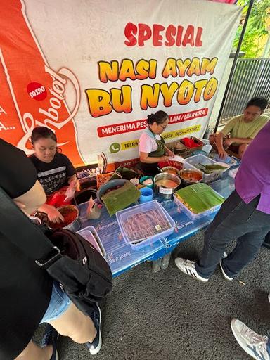 https://horego-prod-outlets-photos.s3.ap-southeast-3.amazonaws.com/horego.com/semarang-selatan/restaurant/nasi-ayam-bu-nyoto/review/thumbnail/af1qipne2xentbt1btaepp4mayglpljncgai92blxlvg.jpg