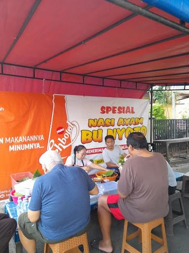 https://horego-prod-outlets-photos.s3.ap-southeast-3.amazonaws.com/horego.com/semarang-selatan/restaurant/nasi-ayam-bu-nyoto/review/thumbnail/af1qipnqe_gntibheqe2d9ehq35khrr8-qqiuvebnle0.jpg