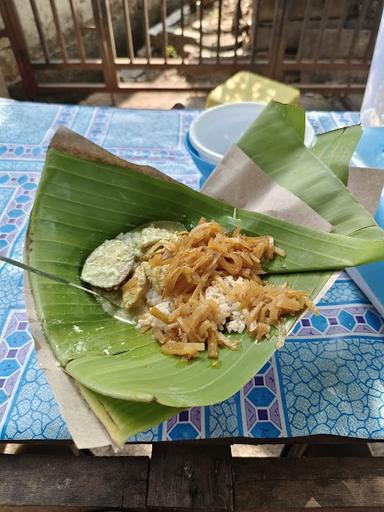 https://horego-prod-outlets-photos.s3.ap-southeast-3.amazonaws.com/horego.com/semarang-selatan/restaurant/nasi-ayam-bu-nyoto/review/thumbnail/af1qipofusmoibmrotxygmv5mk0let29eoq0immr6b0h.jpg