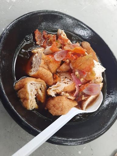 https://horego-prod-outlets-photos.s3.ap-southeast-3.amazonaws.com/horego.com/semarang-selatan/restaurant/tahu-gejrot-pak-harto/review/thumbnail/af1qipmmlhrdep7mvy83auehqswbakpxb4xaqyq2vahp.jpg