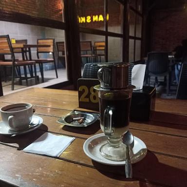 https://horego-prod-outlets-photos.s3.ap-southeast-3.amazonaws.com/horego.com/semarang-tengah/cafe/han-s-kopi-pasar-bulu/review/thumbnail/af1qipmqmilxewbwgf_l63thh8y23oplts_exrg5aq1z.jpg