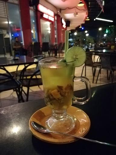 https://horego-prod-outlets-photos.s3.ap-southeast-3.amazonaws.com/horego.com/semarang-tengah/cafe/han-s-kopi-pasar-bulu/review/thumbnail/af1qipmvaxty1rtm4cmwuw5ngbloofmkq2o7v_6hae9x.jpg