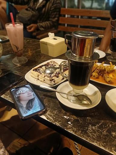 https://horego-prod-outlets-photos.s3.ap-southeast-3.amazonaws.com/horego.com/semarang-tengah/cafe/han-s-kopi-pasar-bulu/review/thumbnail/af1qipmxwgnlkvuzj8ielyvgo3zhxt-faavm5mqx6tjl.jpg