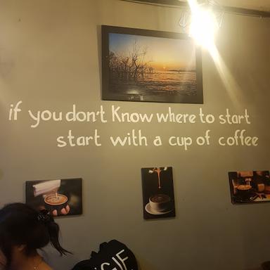 https://horego-prod-outlets-photos.s3.ap-southeast-3.amazonaws.com/horego.com/semarang-tengah/cafe/zezee-coffee-house/review/thumbnail/af1qipoh-fjvzkeh-_dxyvniciluyz6emtpdqnexbsrp.jpg