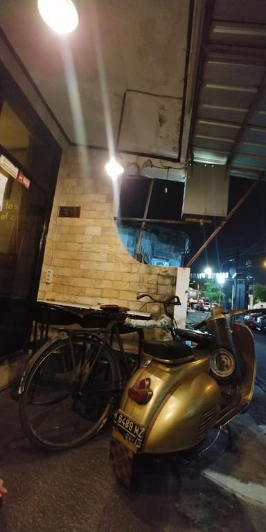 https://horego-prod-outlets-photos.s3.ap-southeast-3.amazonaws.com/horego.com/semarang-tengah/cafe/zezee-coffee-house/review/thumbnail/af1qipplnfvjpx5oi-jauv_nvagn5tixbegkvqgyp_0u.jpg