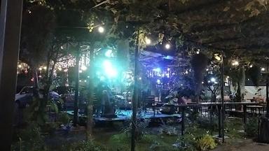 https://horego-prod-outlets-photos.s3.ap-southeast-3.amazonaws.com/horego.com/semarang-tengah/coffee-shop/torisan-cafe-resto/review/thumbnail/af1qipm-cy7tuzdpsx46kfq0cwaar_dnh7dljj26zq5g.jpg