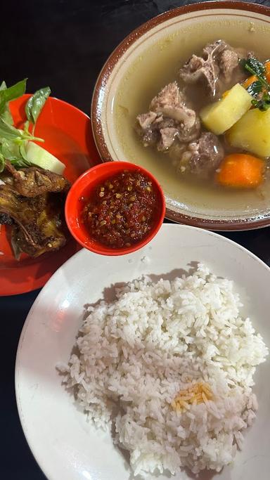 https://horego-prod-outlets-photos.s3.ap-southeast-3.amazonaws.com/horego.com/semarang-tengah/restaurant/ayam-goreng-sop-buntut-pak-paimin/review/thumbnail/af1qipok_8faenjptm6023egaeophfvqagaiieobmxnc.jpg