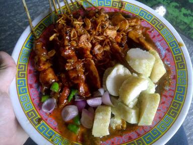 https://horego-prod-outlets-photos.s3.ap-southeast-3.amazonaws.com/horego.com/semarang-tengah/restaurant/sate-ayam-mas-yanto-madura-asli/review/thumbnail/af1qipov5uyzkin6h9edd2vma_dsrdgtblycaywhcptj.jpg