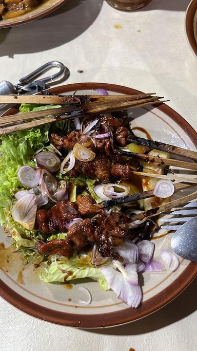 https://horego-prod-outlets-photos.s3.ap-southeast-3.amazonaws.com/horego.com/semarang-timur/restaurant/sate-kambing-bestik-pak-man/review/thumbnail/af1qipoop1ng4b31vemi4gabjrxfpxdajv9yly2knkfs.jpg