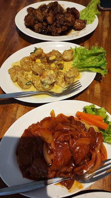 https://horego-prod-outlets-photos.s3.ap-southeast-3.amazonaws.com/horego.com/semarang-utara/chinese-restaurant/kedai-beringin/review/thumbnail/af1qipnn8yhgenauiuwrlsjld9rqrvn5xnioyhzqxloe.jpg