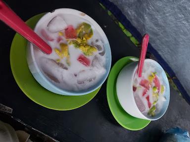 https://horego-prod-outlets-photos.s3.ap-southeast-3.amazonaws.com/horego.com/semarang-utara/restaurant/alami-iced-green-cincau-and-dawet-mixed/review/thumbnail/af1qipmt1w9xgmqmfbf7zysjoymbsweg3zlepv2cbn2c.jpg