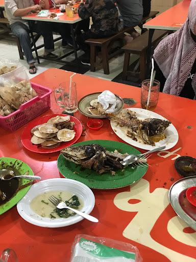 https://horego-prod-outlets-photos.s3.ap-southeast-3.amazonaws.com/horego.com/semarang-utara/restaurant/rm-seafood-pak-sangklak/review/thumbnail/af1qipokzoul17ql7qeezulocrryw7gjqfhprbi8jfsy.jpg