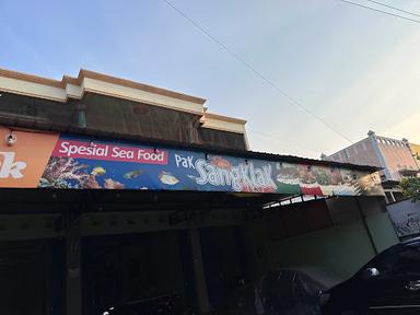 https://horego-prod-outlets-photos.s3.ap-southeast-3.amazonaws.com/horego.com/semarang-utara/restaurant/seafood-pak-sangklak-semarang/review/thumbnail/af1qipmkhca75s4dfbvoogd2x4c-tfwuthqcdxyd4il_.jpg