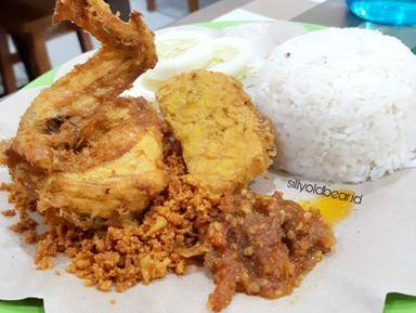 https://horego-prod-outlets-photos.s3.ap-southeast-3.amazonaws.com/horego.com/senen/restaurant/ayam-goreng-lemoe-percetakan-negara/review/thumbnail/af1qiposjvvldrahxjmzvhfsvwlam4ibywh9r8ft_5tw.jpg