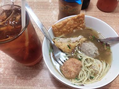 https://horego-prod-outlets-photos.s3.ap-southeast-3.amazonaws.com/horego.com/senen/restaurant/bakso-malang-oasis/review/thumbnail/af1qipnl_whc1qhl9mt6irv2yxi4cmyrjaoc8jaz6bud.jpg