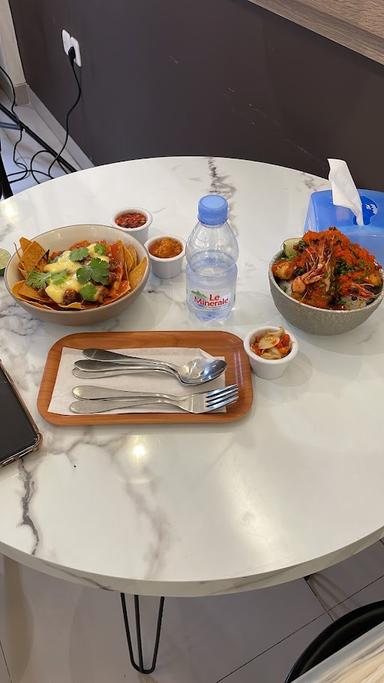 https://horego-prod-outlets-photos.s3.ap-southeast-3.amazonaws.com/horego.com/senen/restaurant/nasta-nasi-dan-ceritaku-/review/thumbnail/af1qippa48iknex2y2h2omzaszvvkmqc2wxkugyhc--p.jpg