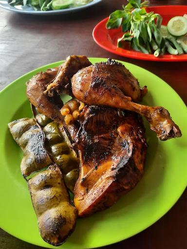 https://horego-prod-outlets-photos.s3.ap-southeast-3.amazonaws.com/horego.com/sepatan/restaurant/ayam-bakar-asminah/review/thumbnail/af1qipmthbw43my-c517birmkvqx8sgmm8e3h59cv41t.jpg