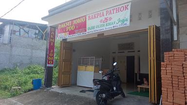 https://horego-prod-outlets-photos.s3.ap-southeast-3.amazonaws.com/horego.com/serang-baru/restaurant/bakmi-jawa-pdd-bakpia-pathok-26/review/thumbnail/af1qipp2rcuafwpkdrlenymoskmicm6hmbao29w3og8u.jpg