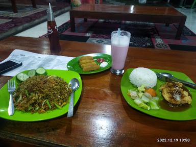 https://horego-prod-outlets-photos.s3.ap-southeast-3.amazonaws.com/horego.com/serang-baru/restaurant/kedai-tower/review/thumbnail/af1qipnrpjj0zhw9al9orapnrlrlkqncfzbfqdkgjnxr.jpg