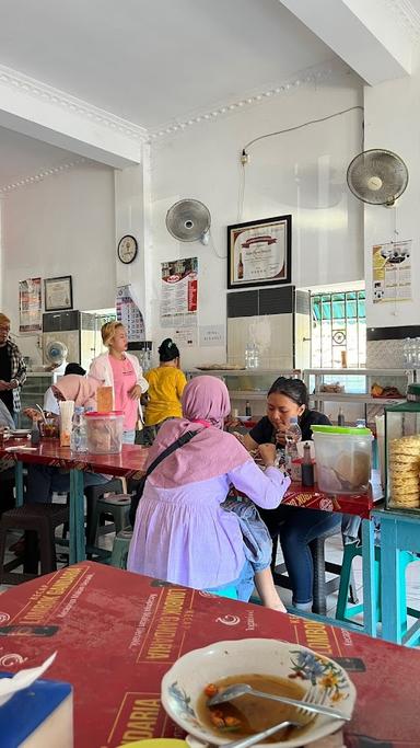 https://horego-prod-outlets-photos.s3.ap-southeast-3.amazonaws.com/horego.com/serengan/restaurant/bakmi-toprak-mbak-sri/review/thumbnail/af1qipnsmbcuyf0xikre7e0fpskv5gmr6n0fao49fmgg.jpg