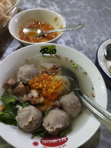 https://horego-prod-outlets-photos.s3.ap-southeast-3.amazonaws.com/horego.com/serengan/restaurant/bakso-dan-wedang-kacang-pak-jum-kartopuran-solo/review/thumbnail/af1qipoubvt3ojjctkulwb1h8dczag3ki6c4taadaolx.jpg