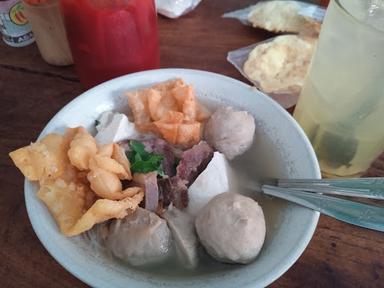 https://horego-prod-outlets-photos.s3.ap-southeast-3.amazonaws.com/horego.com/serengan/restaurant/bakso-remaja-kartopuran/review/thumbnail/af1qipmripmhkfnhazk7h32yp9kp1hybas2pmczsnble.jpg