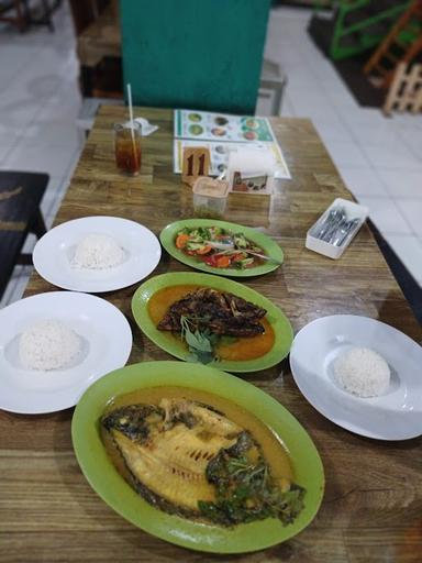 https://horego-prod-outlets-photos.s3.ap-southeast-3.amazonaws.com/horego.com/serengan/restaurant/gule-kepala-ikan-mas-agus/review/thumbnail/af1qipo9vr1fbwrt7yy1zw8qvp4bi6t4uyaqqhreqjri.jpg