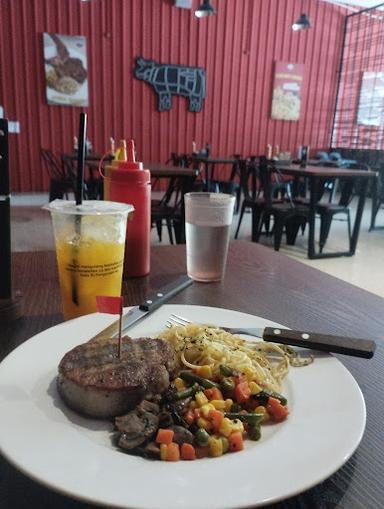 https://horego-prod-outlets-photos.s3.ap-southeast-3.amazonaws.com/horego.com/serengan/restaurant/steak-tenant-solo/review/thumbnail/af1qipp9ptcgmsygzlcsou3swn7g0lmhh5yrgsrayzvk.jpg