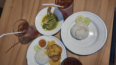 https://horego-prod-outlets-photos.s3.ap-southeast-3.amazonaws.com/horego.com/serpong/restaurant/ayam-pedos-bsd/review/thumbnail/af1qipozihs6tyl0tbfszoemq_l0tf95ogboame1jhsc.jpg