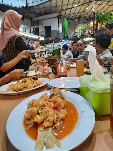 https://horego-prod-outlets-photos.s3.ap-southeast-3.amazonaws.com/horego.com/serpong/restaurant/bandar-djakarta-alam-sutera/review/thumbnail/af1qipmjse3mhsg12gkkcvvletk4mshgexcgchm3nsmc.jpg