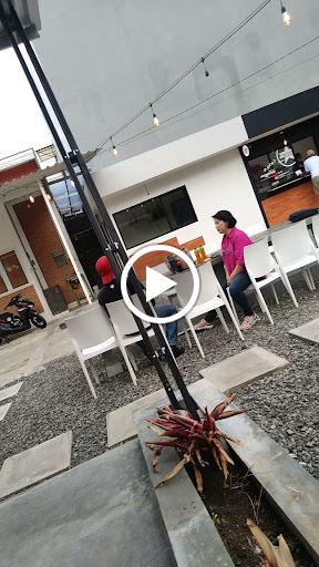 https://horego-prod-outlets-photos.s3.ap-southeast-3.amazonaws.com/horego.com/serpong/restaurant/hamburger-at-the-club-akakburger/review/thumbnail/af1qipndhiztw-tlpzjicmmx44lksthss6mur4n_n-hb.jpg