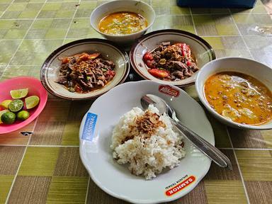 https://horego-prod-outlets-photos.s3.ap-southeast-3.amazonaws.com/horego.com/serpong/restaurant/soto-betawi-bang-jaro/food/thumbnail/AF1QipMKQBpbO99Da_x3qTTj6xvM5_s_-p8_uk9t8pB-.jpg