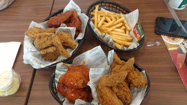 https://horego-prod-outlets-photos.s3.ap-southeast-3.amazonaws.com/horego.com/serpong/restaurant/wingstop-mall-teraskota-bsd/review/thumbnail/af1qipma8kbpidjqae5o0dlpnjzg52tf5dc_saruf6xq.jpg