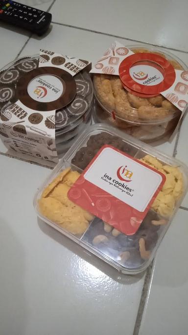 https://horego-prod-outlets-photos.s3.ap-southeast-3.amazonaws.com/horego.com/serpong-utara/bakery/ina-cookies-bsd/review/thumbnail/af1qipod0tnaoglmzfcnmnmicfegi6uwludilqc1nep8.jpg