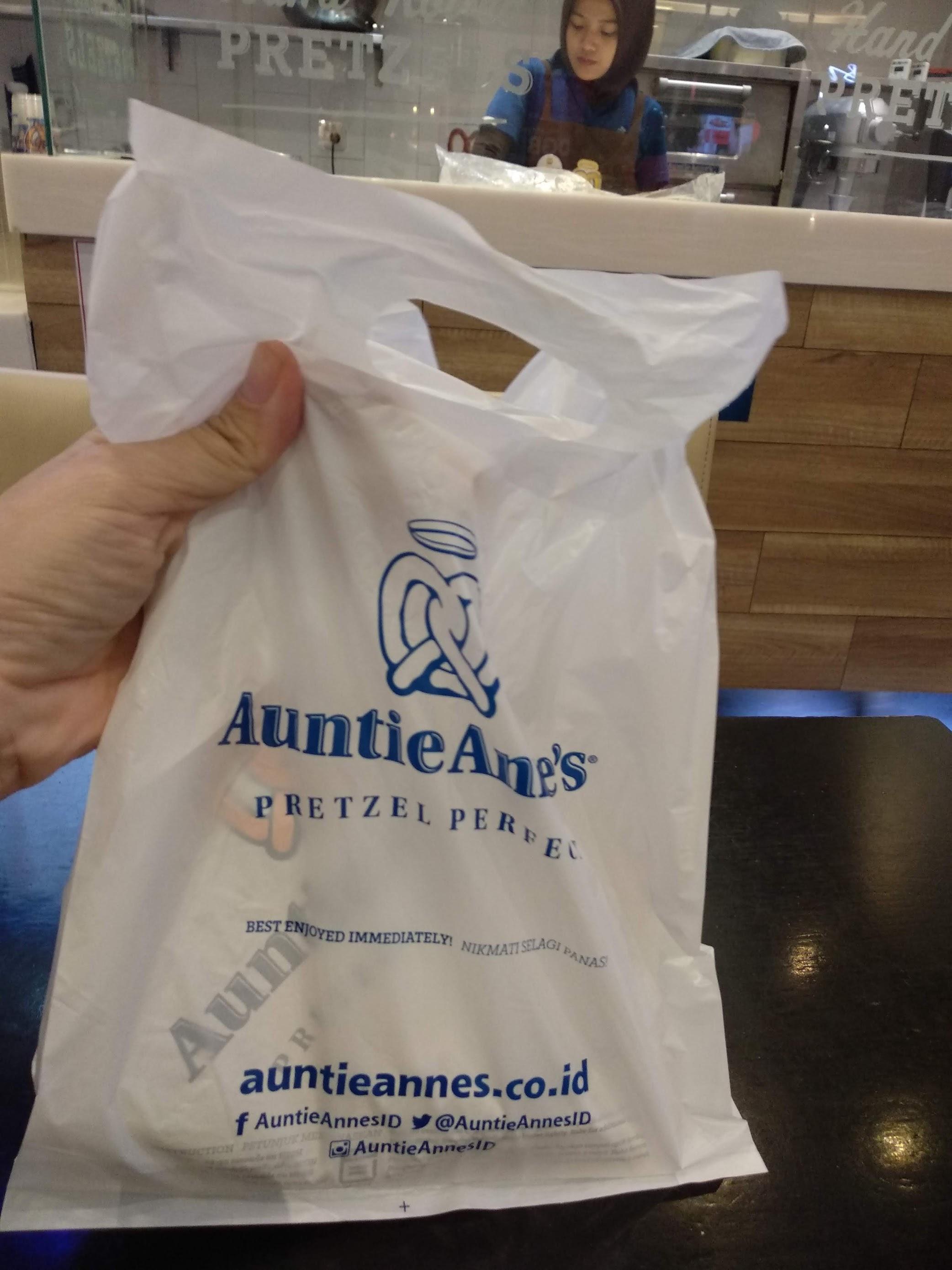 Auntie Anne'S - Living World Alam Sutera review