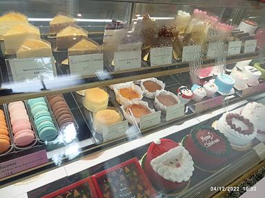 https://horego-prod-outlets-photos.s3.ap-southeast-3.amazonaws.com/horego.com/serpong-utara/cafe/miki-ojisan-cakery-patisserie/review/thumbnail/af1qipokizoalbvxov7gkhjjrqemnnznqcwkssnczfw9.jpg