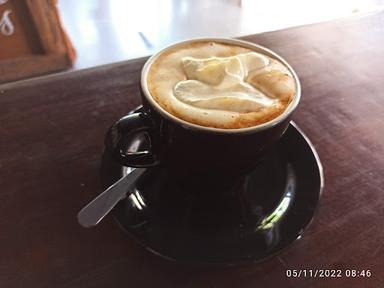 https://horego-prod-outlets-photos.s3.ap-southeast-3.amazonaws.com/horego.com/serpong-utara/coffee-shop/fiordelatte/review/thumbnail/af1qippex72odtej5y_p_f6igslyqfiqth_daxxqg5ge.jpg