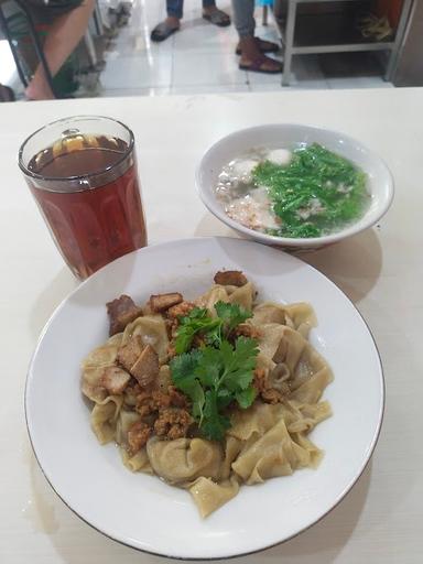 https://horego-prod-outlets-photos.s3.ap-southeast-3.amazonaws.com/horego.com/serpong-utara/restaurant/bakmie-ahiung-khas-jambi-alam-sutera/review/thumbnail/af1qipo-iftkg2s2rizz0bexyxjqwksd9qxf9x7vxfrb.jpg