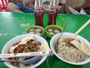 https://horego-prod-outlets-photos.s3.ap-southeast-3.amazonaws.com/horego.com/serpong-utara/restaurant/bakso-big-top/review/thumbnail/af1qipndkf5bxlkvfqr_cm3i6utylk5xt9-mhjlouyn9.jpg